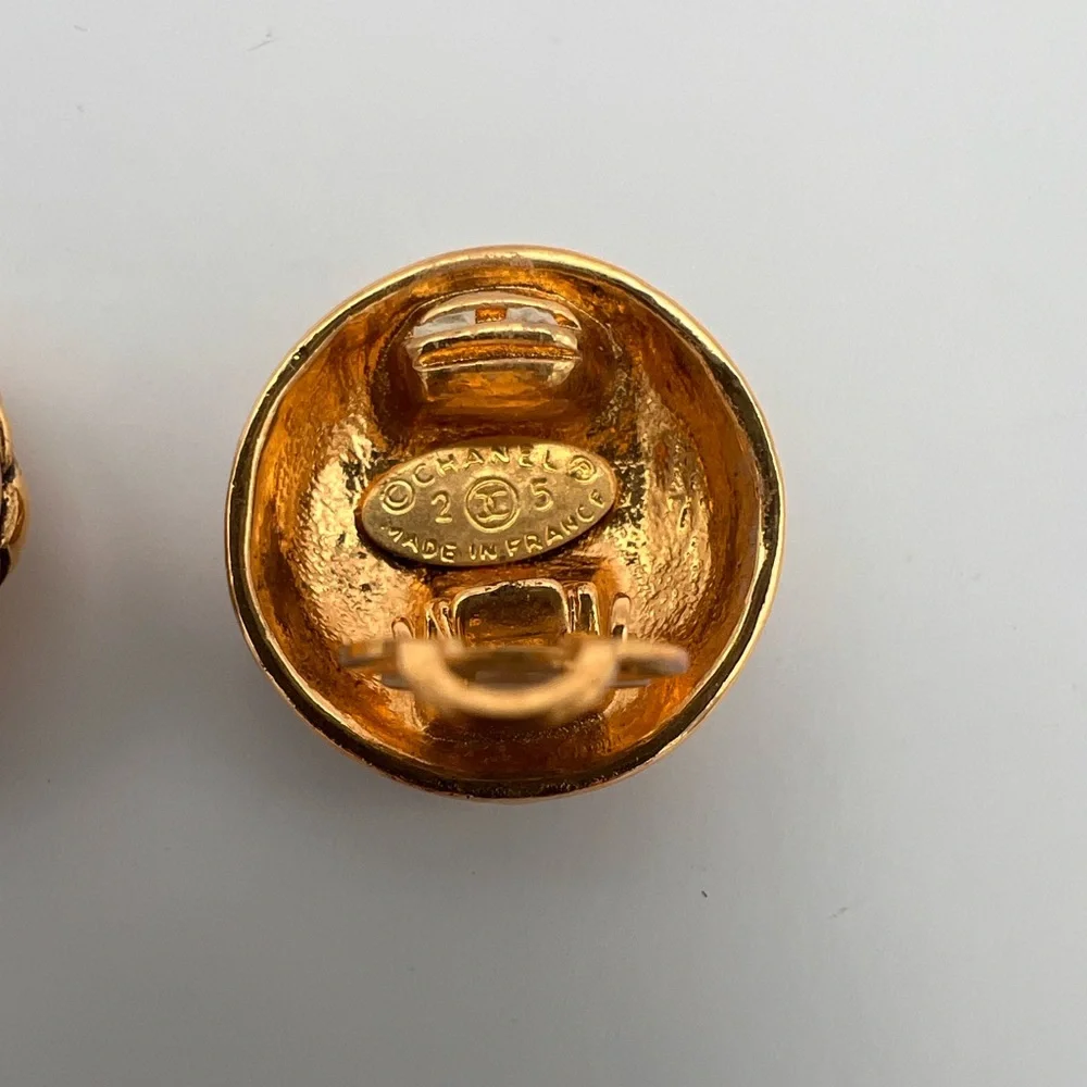 CHANEL Vintage Quilted CC Matelasse Logo Earrings - Picture 8 of 10